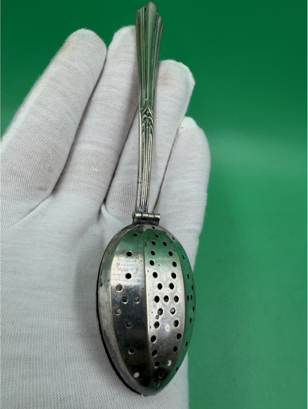 Vintage CAROLINE Latching Locking Tea Strainer Spoon Silverplated